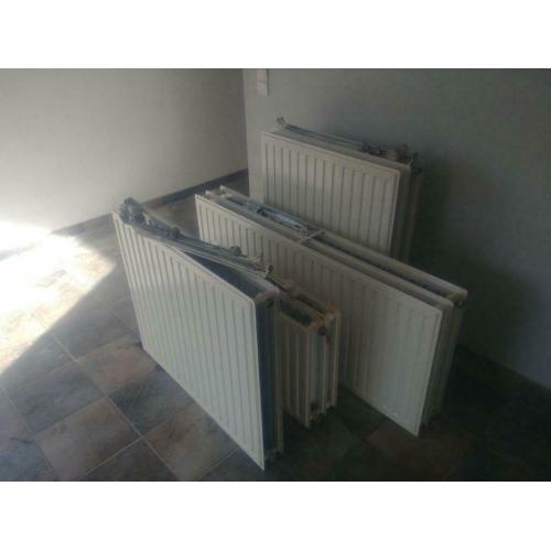 4 Radiateurs avec supports (et autres accessoires)