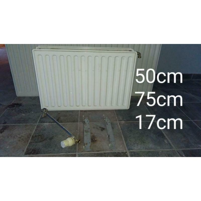 4 Radiateurs avec supports (et autres accessoires)