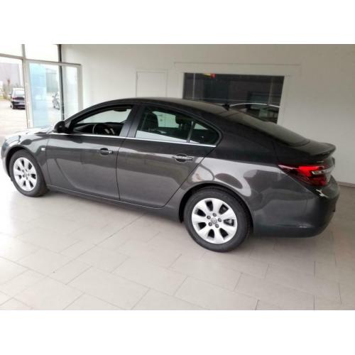 Opel insignia eco diesel bj 2015 slechts 17800km super mooi