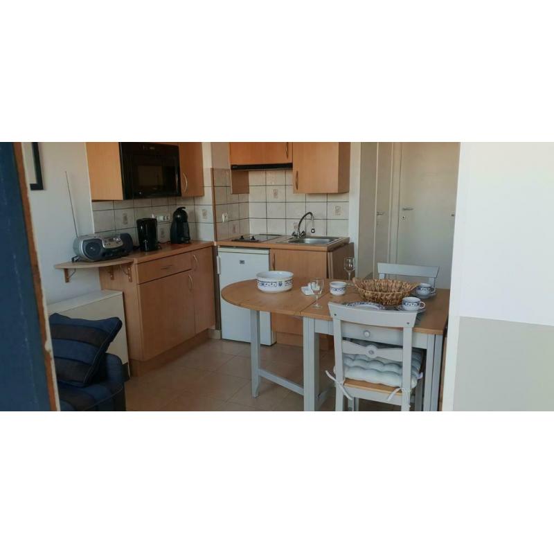 Studio aan zee /zeezicht nieuwpoort/bad voor 2 pers.