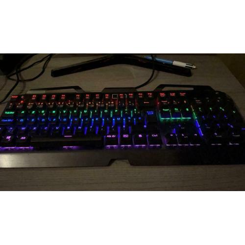 Clavier mécanique gaming switch bleue bon état