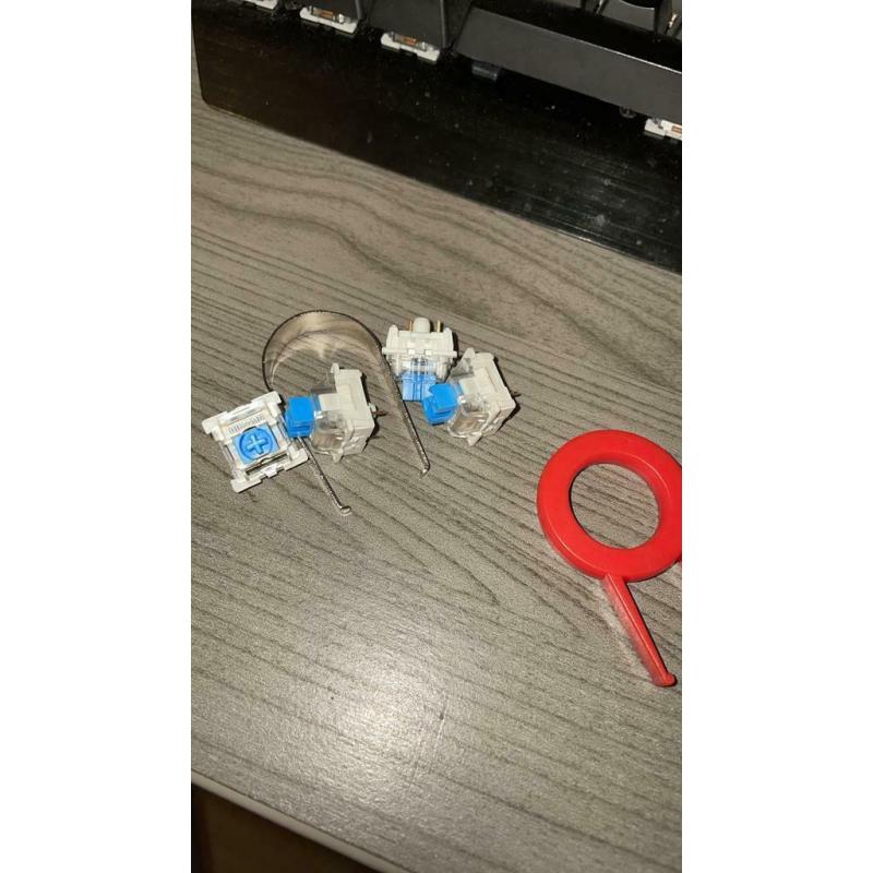 Clavier mécanique gaming switch bleue bon état
