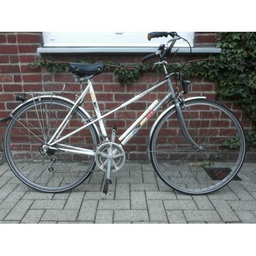 Vélo femme Mbk avec 12 vitesses en bon état