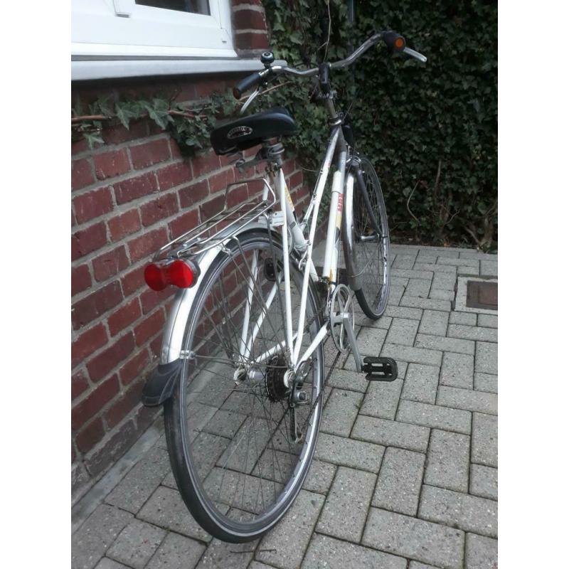Vélo femme Mbk avec 12 vitesses en bon état