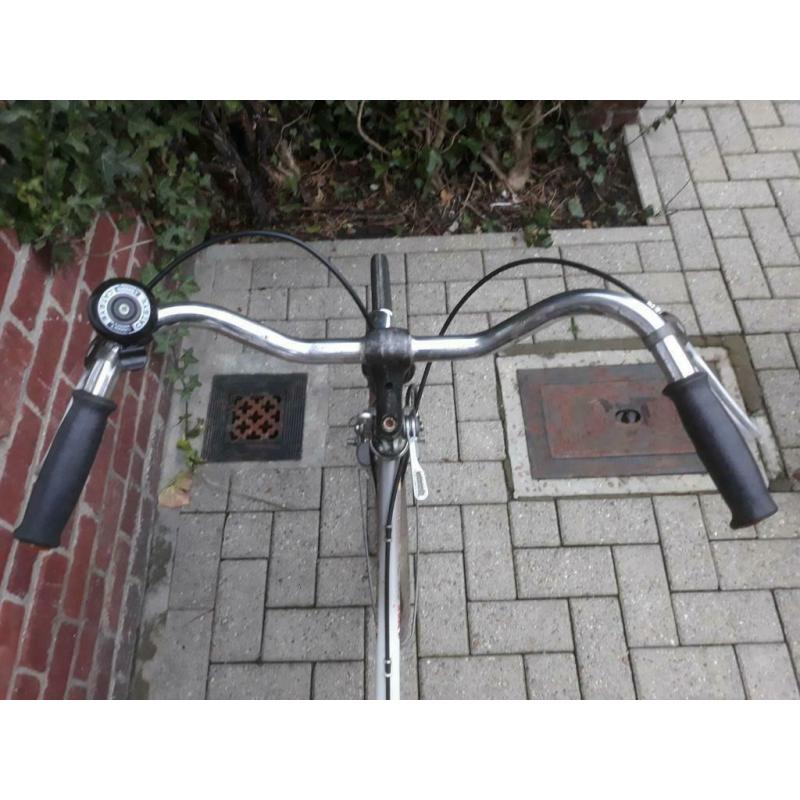 Vélo femme Mbk avec 12 vitesses en bon état