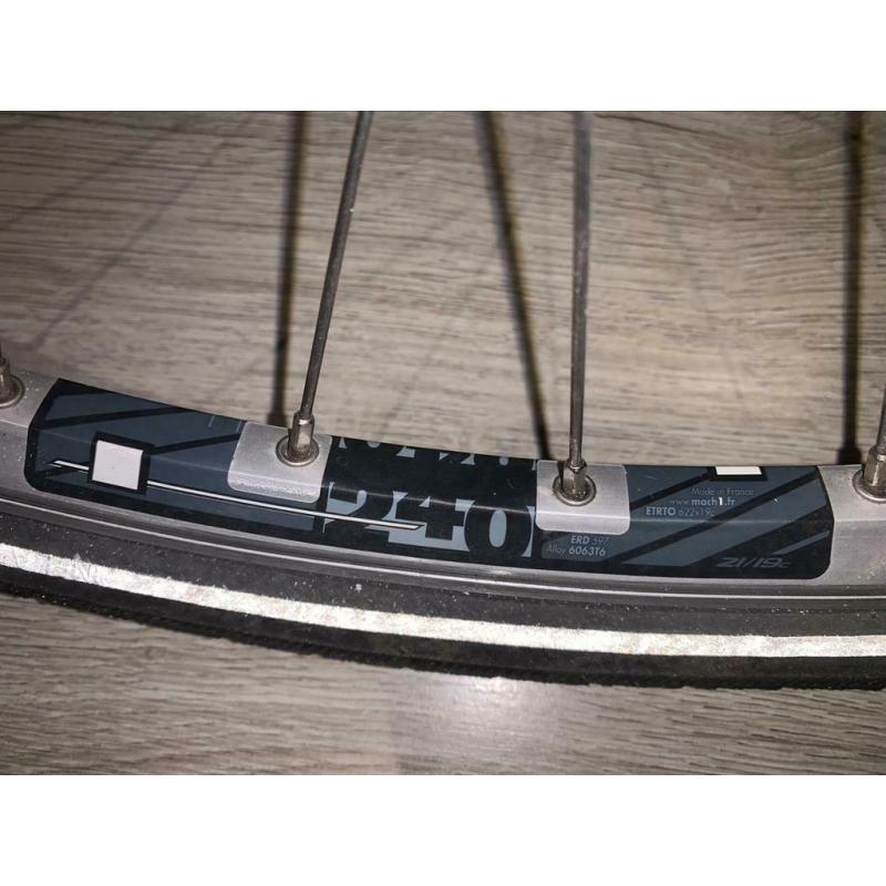 Shimano voorwiel met naafdynamo