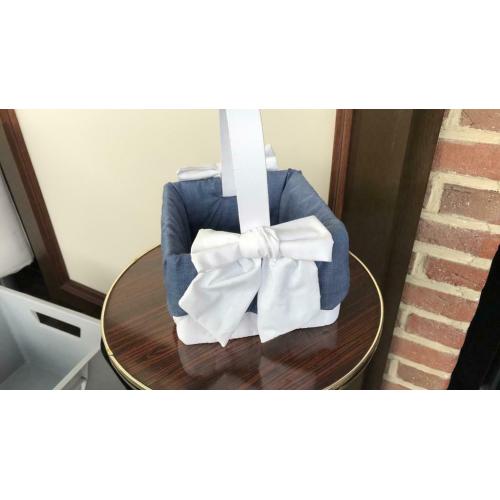 2 identieke mandjes voor huwelijk of doopsuiker