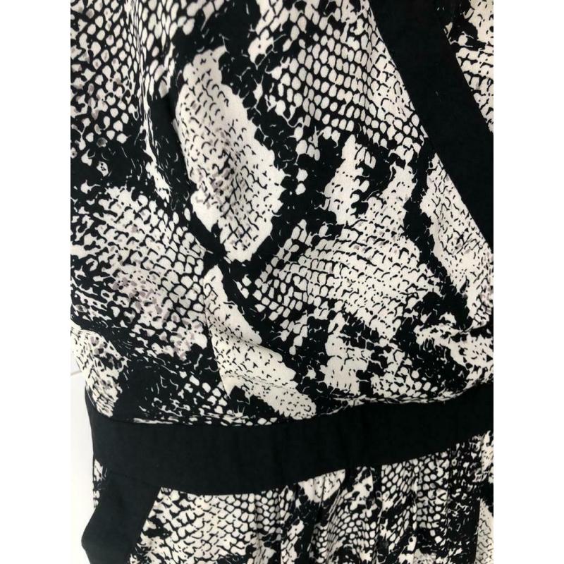 Zwarte jumpsuit met slangenmotief maat M/L