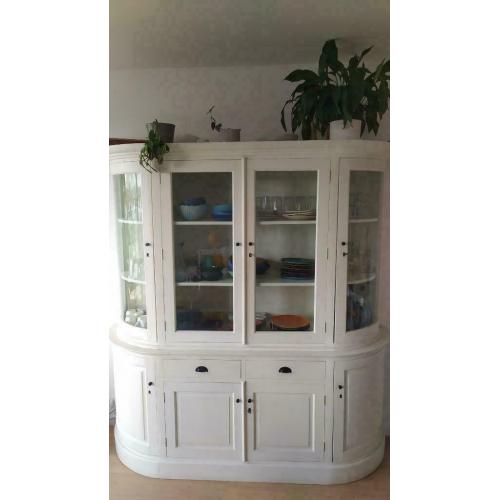 Degelijke rustieke buffetkast