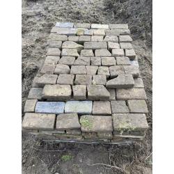 Oud gebakken Hollandse kleiklinkers brons