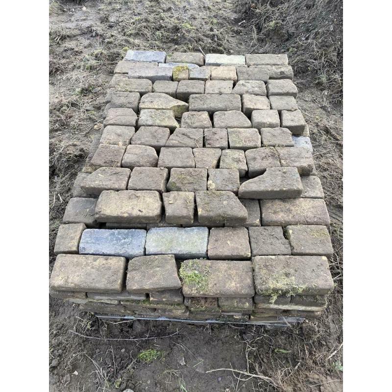 Oud gebakken Hollandse kleiklinkers brons