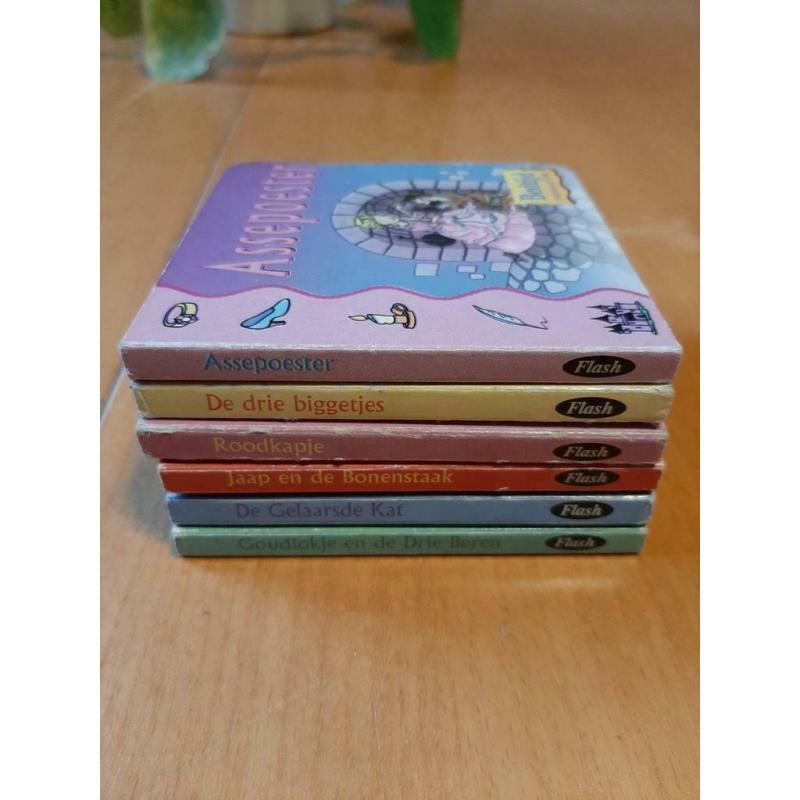 Lot 6 kleine kartonboekjes met sprookjes