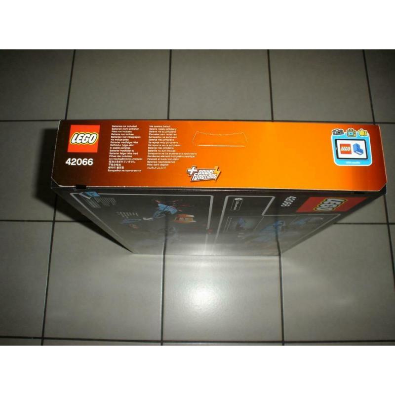 Lego Technic 42066 Race Straaljager.