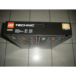 Lego Technic 42066 Race Straaljager.
